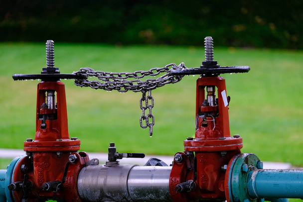 Red Valves Chained - Photo, Image