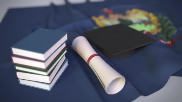 Mezuniyet şapkası, Vermont bayrağında kitaplar ve diploma. ABD 'de yüksek öğrenim ilgili kavramsal 3d animasyonu - Video, Çekim