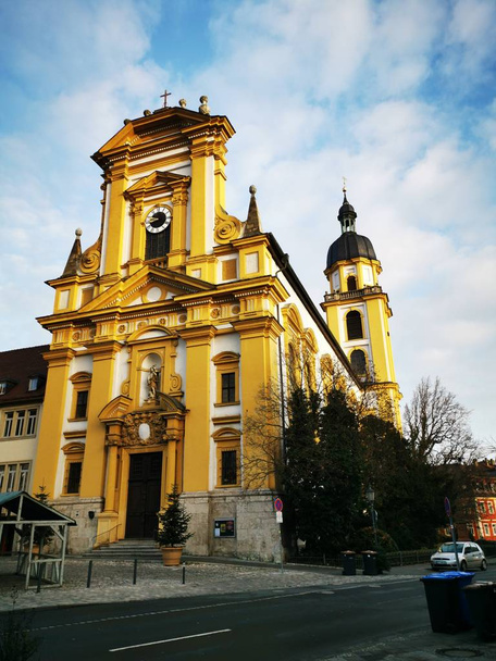 Kościół w małym miasteczku w Bawarii - Zdjęcie, obraz