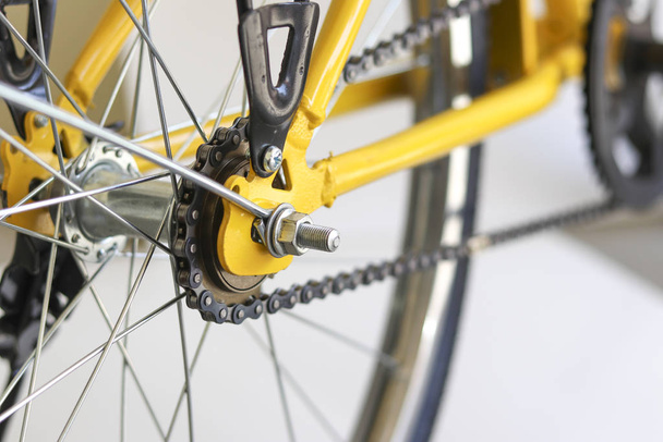 Ποδήλατο αλυσίδα και γρανάζι συστήματα. Ποδηλατική αλυσίδα. - Φωτογραφία, εικόνα