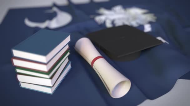 Czapka dyplomowa, książki i dyplom na fladze Karoliny Południowej. Szkolnictwo wyższe w animacji koncepcyjnej 3D związanej z USA - Materiał filmowy, wideo