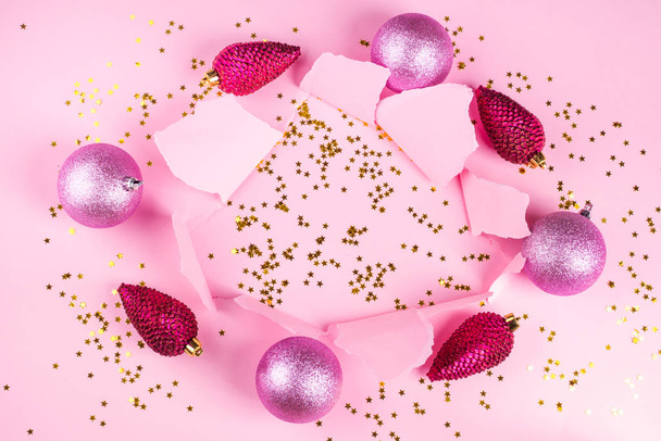 Navidad adorno rosa plana con agujero de papel
 - Foto, Imagen