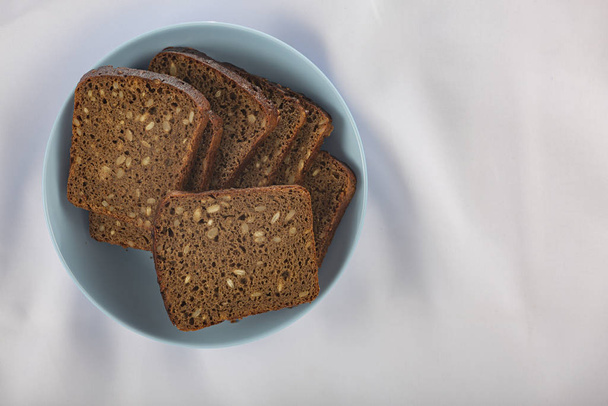глифосат, хлеб из теста, ржаная мука, рисовые хлопья, обертка, экологически чистый, хлеб из пумперникеля
 - Фото, изображение