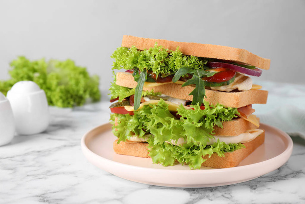 Yummy sandwich with chicken on white marble table - Foto, imagen