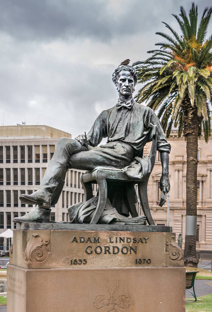 Adam Lindsay Gordon άγαλμα στο πάρκο, Μελβούρνη, Αυστραλία. - Φωτογραφία, εικόνα