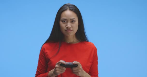 Young woman playing video game with controller - Filmmaterial, Video