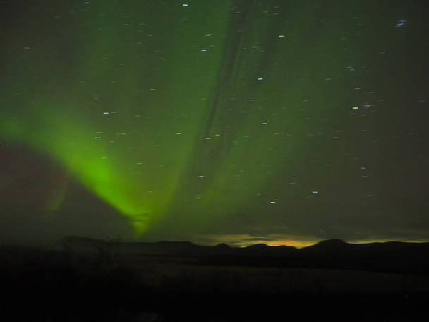 Lindas luzes do norte no céu
 - Foto, Imagem