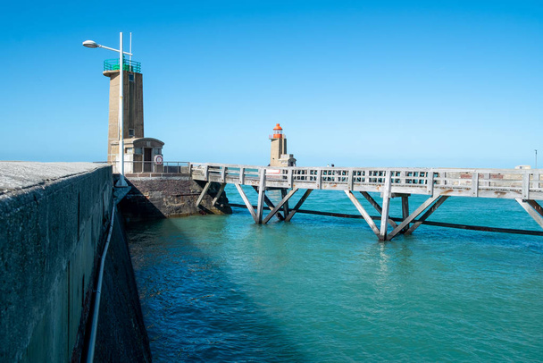 フェカンプ港入口の灯台と誘導 - 写真・画像