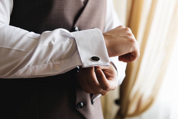 The details of the wedding day. Preparation of the groom. - Foto, Imagen