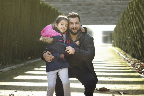 Smiling father and daughter posing in park for portrait - Foto, imagen