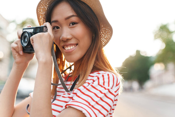 Portrait of asian tourist woman photographing on retro camera on - Fotografie, Obrázek