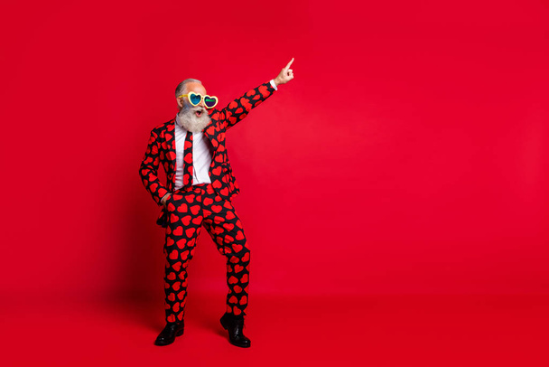 Full length body size view of his he nice attractive trendy crazy cool cheerful cheery white-haired guy dancing having fun clubbing isolated on bright vivid shine vibrant red color background - Fotografie, Obrázek