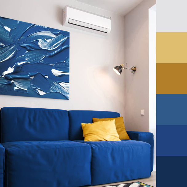 Interior of the room in light colors. Classic blue color 2020 palette. - Foto, Bild