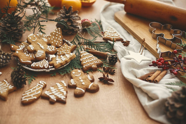 Christmas gingerbread cookies on vintage plate and anise, cinnam - Photo, Image
