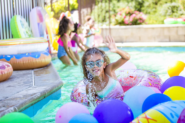 Summer pool fun cute girl splashing water - Fotografie, Obrázek