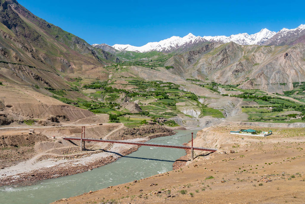 Qalai Khumb hívja Khorugh Pamir autópályát: 59-es út. - Fotó, kép