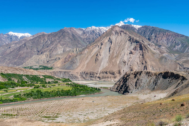 Qalai Khumb προς Khorugh Pamir Highway 65 - Φωτογραφία, εικόνα