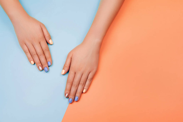 Manicure in trendy colors. - Fotoğraf, Görsel