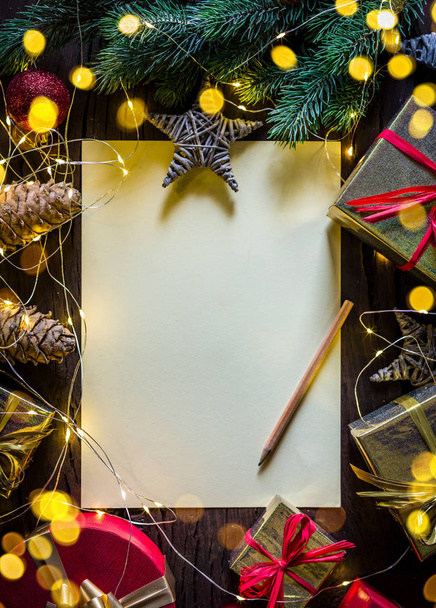 Üres Mikulás papír levél és karácsonyi dekoráció körül. Kátrány - Fotó, kép