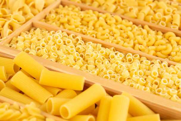 Diverse soorten pasta - Foto, afbeelding
