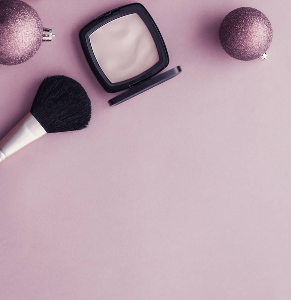 Conjunto de productos de maquillaje y cosméticos para la marca de belleza Christmas sal
 - Foto, imagen