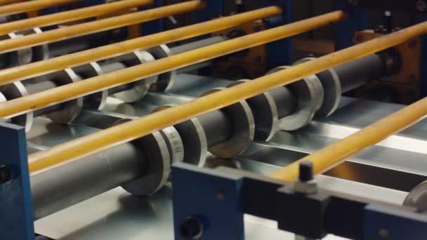 Metal levhaları bükmek için endüstriyel makine - Video, Çekim