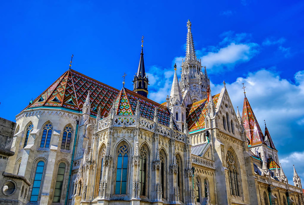 A Budai Vár Nagyboldogasszony Temploma, közismertebb nevén Mátyás-templom, Budapesten található. - Fotó, kép