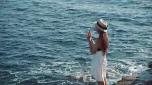 Girl taking summer shots of sea - 映像、動画