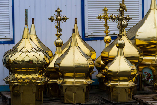 Venta de cúpulas y cruces para iglesias ortodoxas
 - Foto, Imagen