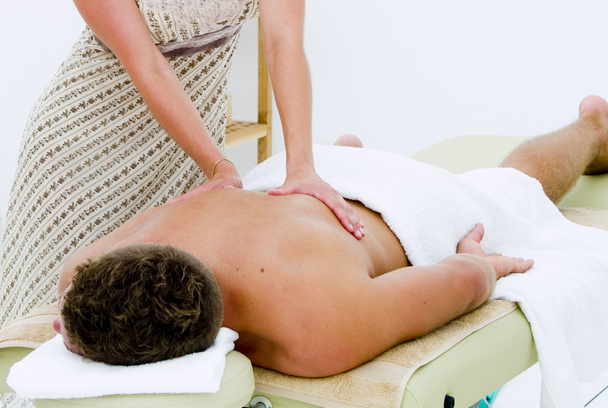 Homem recebendo uma massagem
 - Foto, Imagem