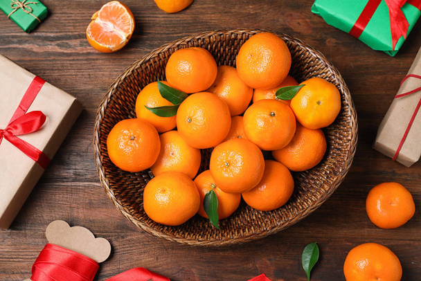 Flat lay composition with tangerines on wooden background - Zdjęcie, obraz