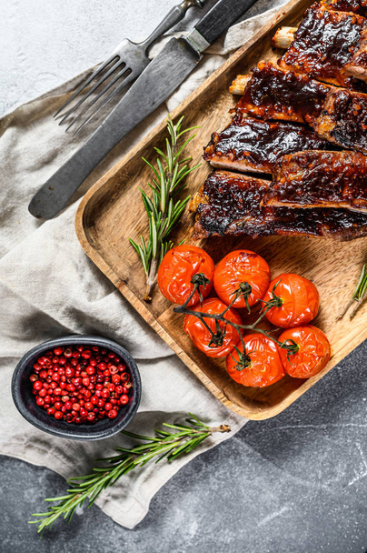 Roasted sliced barbecue pork ribs. Grilled meat. Gray background. Top view - Foto, Imagen
