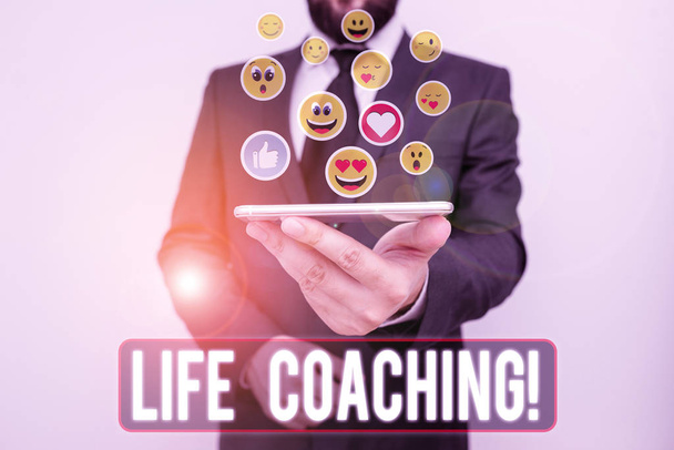 Schreiben Notiz zeigt Life Coaching. Geschäftsfotos, auf denen demonstriert wird, wie sie ihre Karriereziele erreichen können. - Foto, Bild