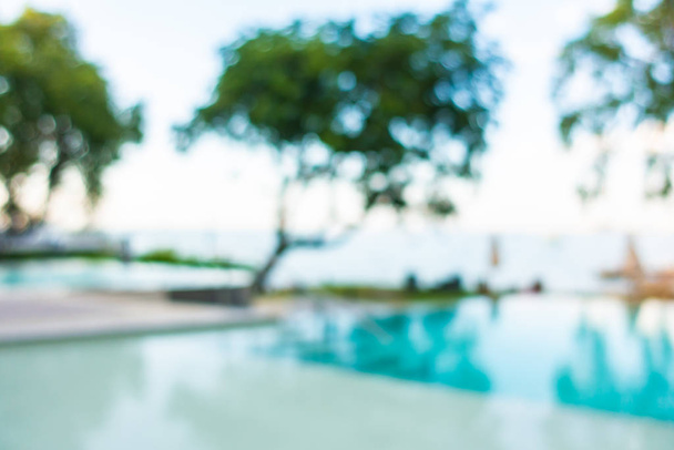 Εξωτερική πισίνα αφηρημένη θαμπάδα στο ξενοδοχειακό συγκρότημα - Φωτογραφία, εικόνα