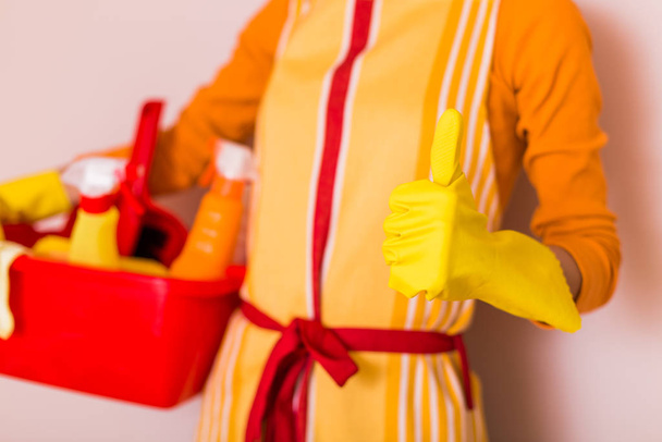 Housewife holding basket with cleaning equipment and showing thumb up. - Fotoğraf, Görsel