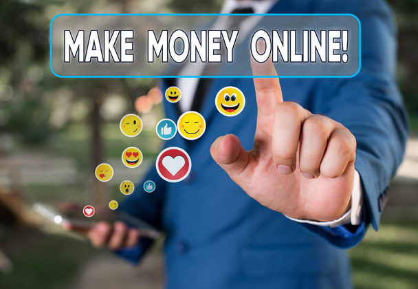 Schrijven notitie tonen geld verdienen online. Zakelijke fotopresentatie maken van winst met behulp van Internet zoals Freelancing of marketing. - Foto, afbeelding