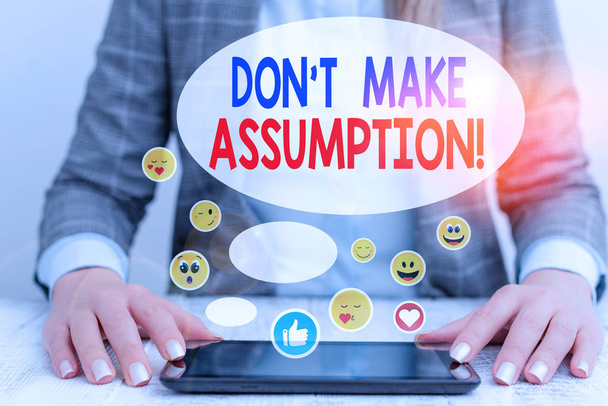 Текст слова Don T Make Assumption. Бизнес-концепция для чего-то, что вы считаете случаем даже без доказательств
. - Фото, изображение