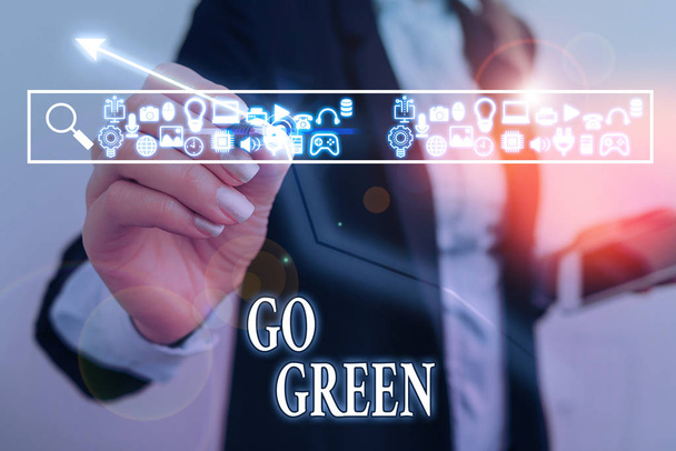Tekst intoetsen de Word Go Green. Business concept voor beslissingen meer milieuvriendelijke als verminderen recycle. - Foto, afbeelding