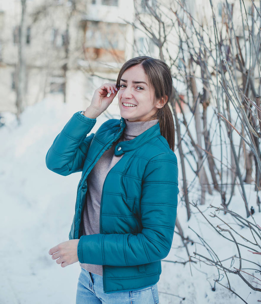 Portrait of young girl in winter city yard. - Zdjęcie, obraz