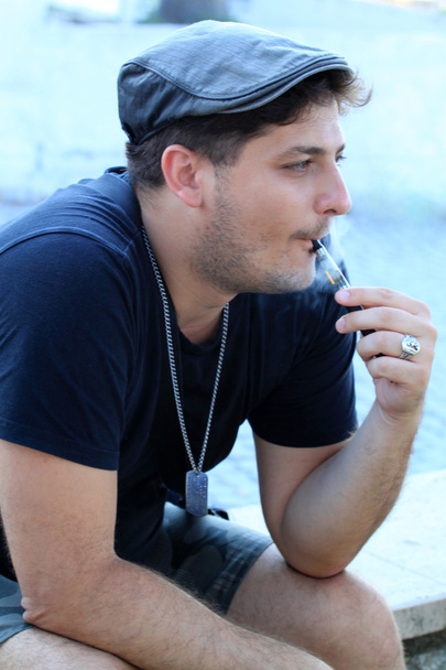Young man smoking an elektronic cigarette - Photo, Image