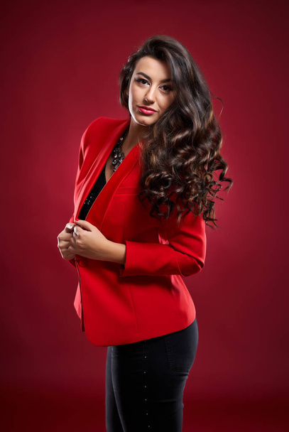 Young businesswoman on red background - Φωτογραφία, εικόνα