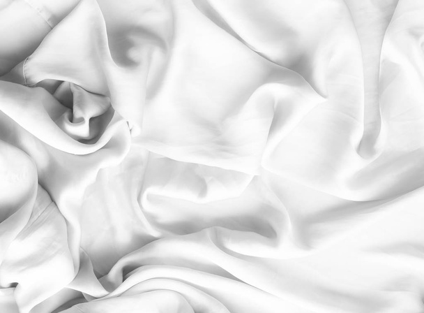 豪華な白い柔らかいシルクのフラットレイの背景テクスチャ、休日の美しさ - 写真・画像