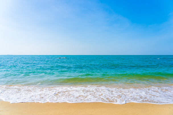 Красивий на відкритому повітрі з тропічним пляжним океаном для відпочинку
 - Фото, зображення