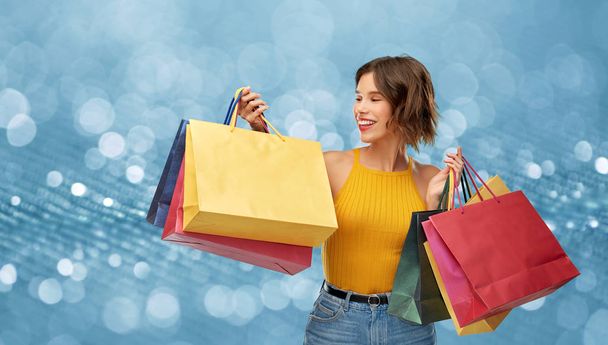 happy smiling young woman with shopping bags - Foto, immagini