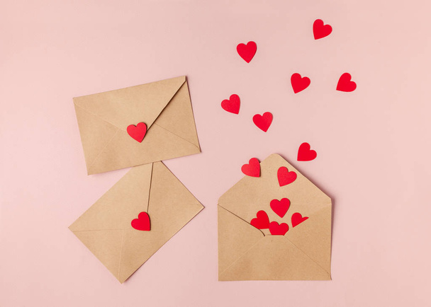 Valentines day composition made of brown envelops and red paper heart. Top view - Foto, Imagem