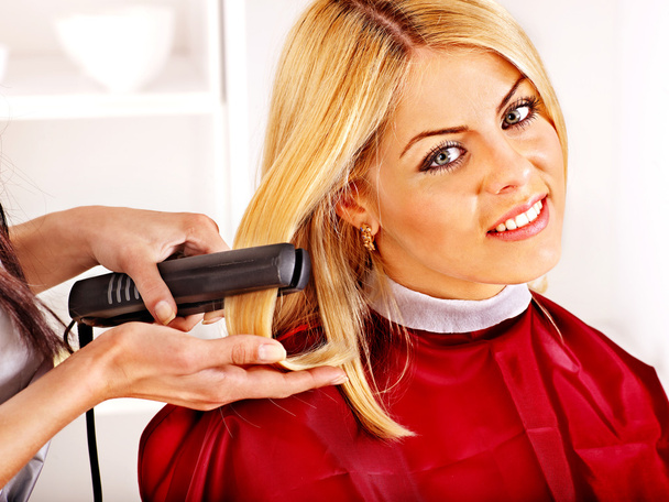 Женщина в парикмахерской
. - Фото, изображение
