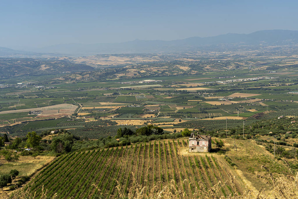 Летний пейзаж в Калабрии, Италия, рядом с Castrovillari
 - Фото, изображение