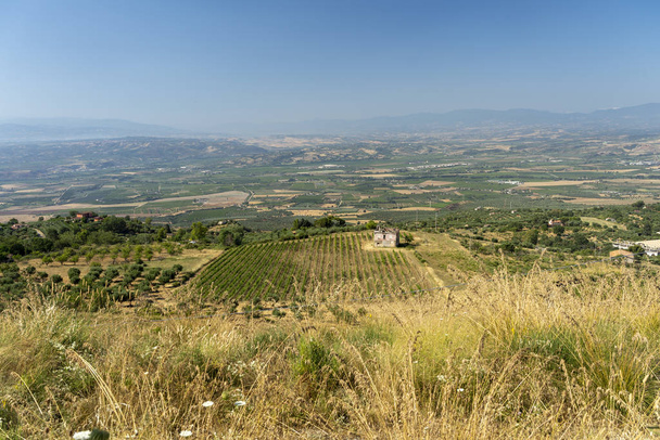 Letní krajina v Kalábrii, Itálie, poblíž Castrovillari - Fotografie, Obrázek
