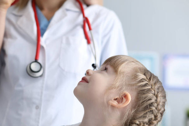 Kid visiting pediatrician - Photo, Image