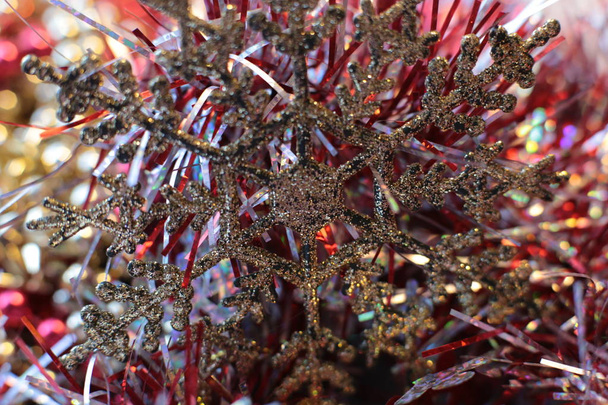 Nový rok zářící mihotavé korálky, Vánoce pulzující dekor detaily makro foto bokeh světla - Fotografie, Obrázek